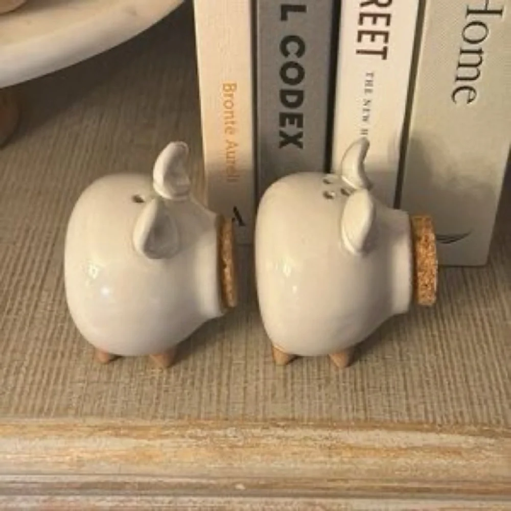 Crate&Barrel Pig Salt Pepper Shakers - Oink